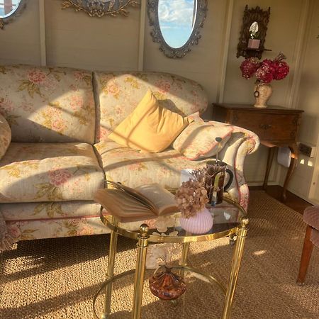 The Pink Cottage Upstairs Suite & Garden Summer Room Whitehead Dış mekan fotoğraf
