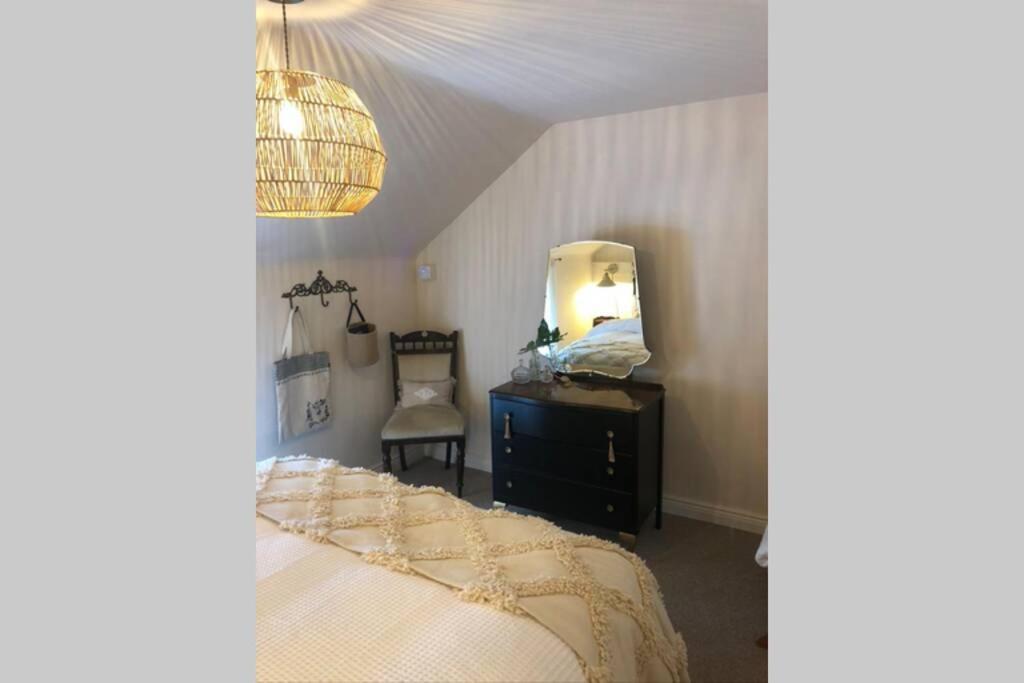 The Pink Cottage Upstairs Suite & Garden Summer Room Whitehead Dış mekan fotoğraf