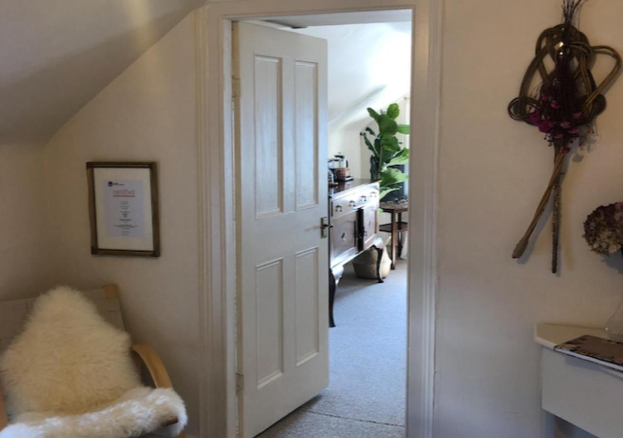 The Pink Cottage Upstairs Suite & Garden Summer Room Whitehead Dış mekan fotoğraf