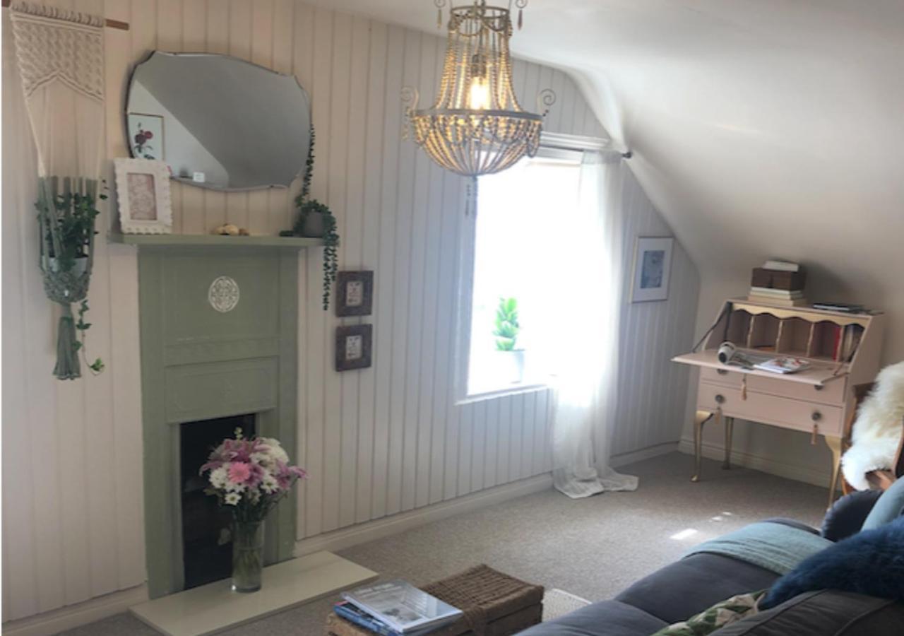 The Pink Cottage Upstairs Suite & Garden Summer Room Whitehead Dış mekan fotoğraf