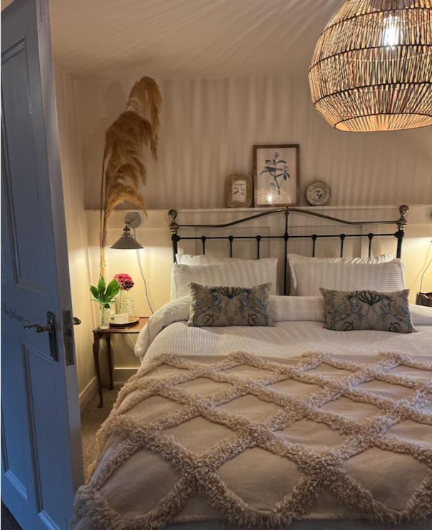 The Pink Cottage Upstairs Suite & Garden Summer Room Whitehead Dış mekan fotoğraf