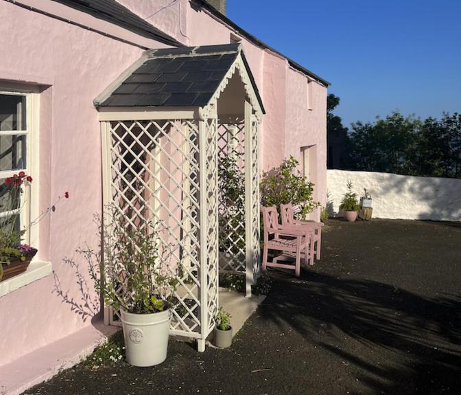 The Pink Cottage Upstairs Suite & Garden Summer Room Whitehead Dış mekan fotoğraf
