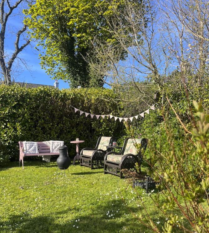 The Pink Cottage Upstairs Suite & Garden Summer Room Whitehead Dış mekan fotoğraf