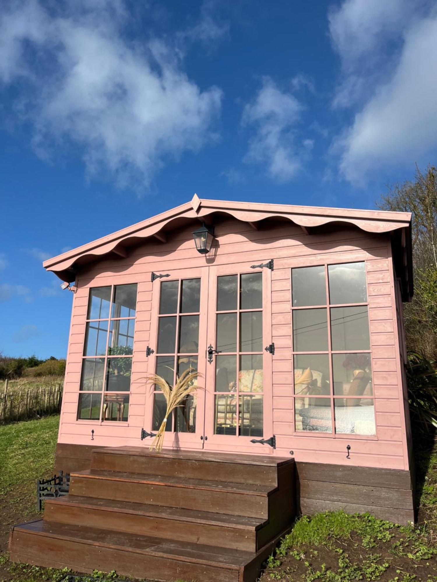 The Pink Cottage Upstairs Suite & Garden Summer Room Whitehead Dış mekan fotoğraf
