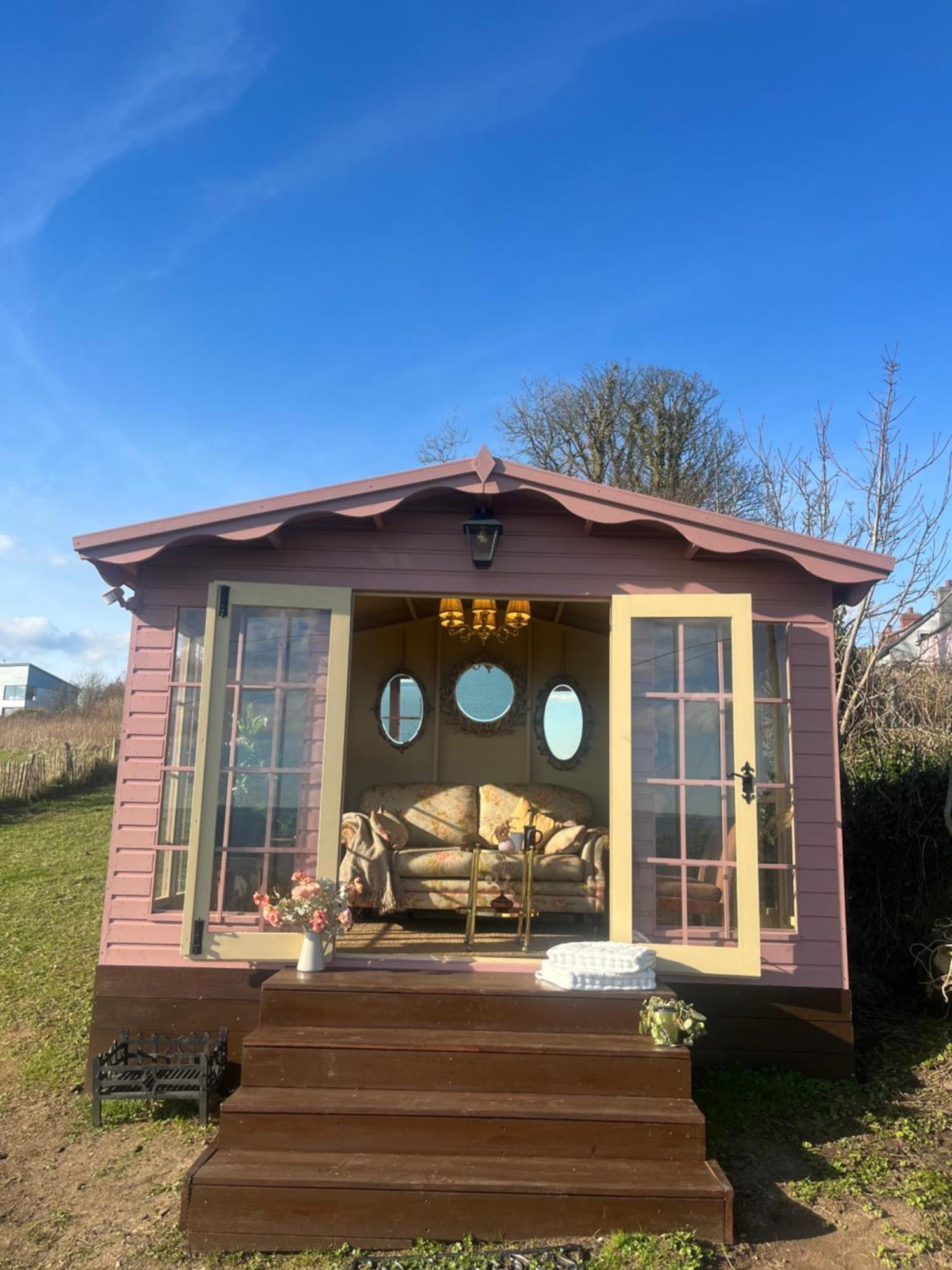 The Pink Cottage Upstairs Suite & Garden Summer Room Whitehead Dış mekan fotoğraf